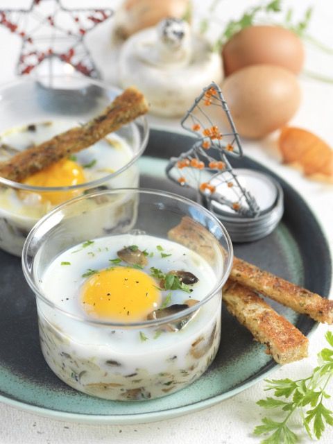 Oeufs cocotte champignons et oignons caramélisés - Recette à Prix Engagés Décembre 2023 Oeufs cocotte champignons et oignons caramélisés - Recette à Prix Engagés Décembre 2023