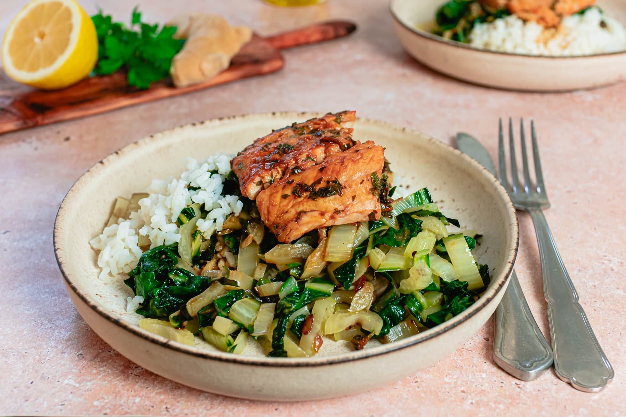 Poisson à la sauce soja et au gingembre, blettes et riz Poisson à la sauce soja et au gingembre, blettes et riz